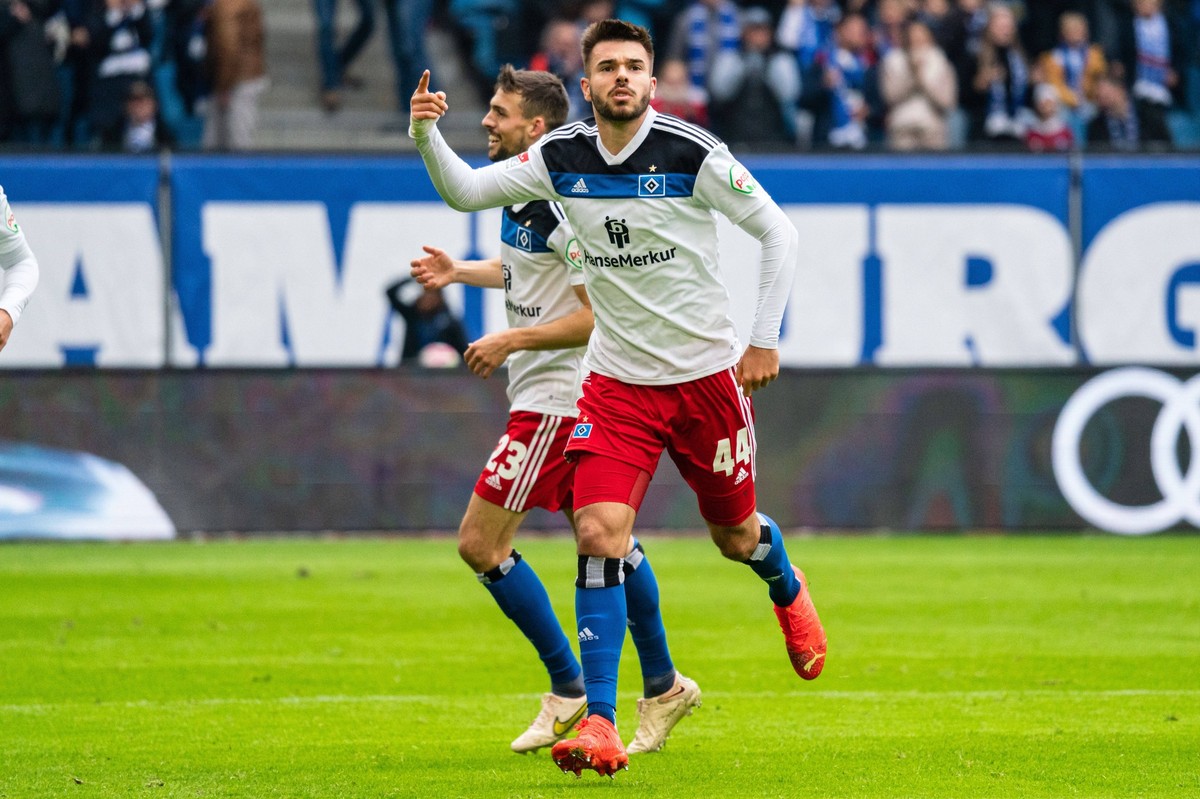 Torjubel Mario Vuskovic Hamburger SV 44 nach Tor zum 1:1 Hamburger SV vs. SSV Jahn Regensburg, Fussball, 2. Bundesliga, Spieltag 15, Saison 2022/23, 06.11.2022 DFL REGULATIONS PROHIBIT ANY USE OF PHOT ...