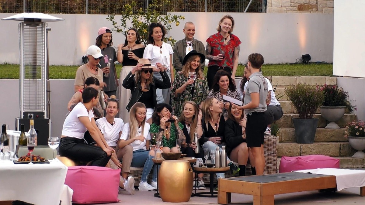 Die Single Ladies sind in die Villa eingezogen und warten darauf endlich die Princess kennen zu lernen. 

Die Verwendung des sendungsbezogenen Materials ist nur mit dem Hinweis und Verlinkung auf TVNO ...