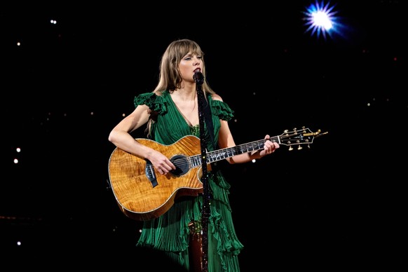 31. März 2023, Arlington, Texas, USA: TAYLOR SWIFT tritt während des Arlington, Texas-Stopps ihrer Eras Tour auf.  Arlington USA PUBLICATIONxINxGERxSUIxAUTxONLY - ZUMA Pho 20230331_mda_m258_085 Copyright ...