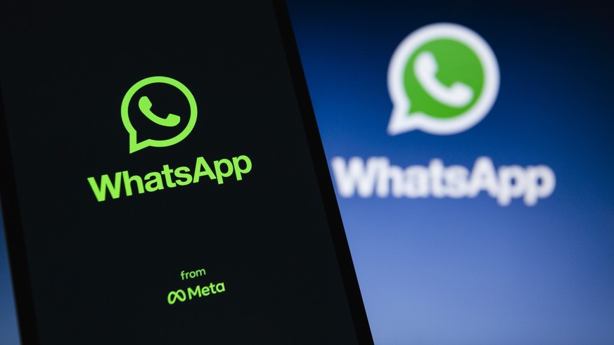 25.10.2022, Paraguay, Asunción: Das Icon der App Whatsapp ist auf einem Smartphone zu sehen. Bei Whatsapp waren am 25.10.2022 weitreichende technische Störungen aufgetreten. Foto: Andre M. Chang/ZUMA  ...