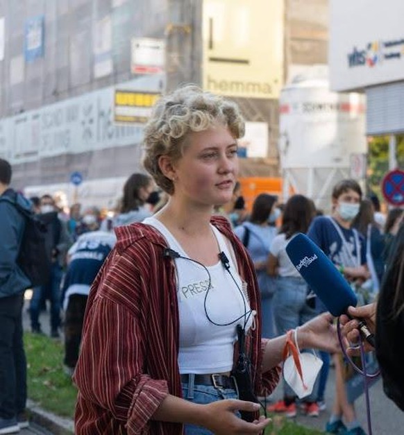 Jule Pehnt ist 17 Jahre alt und geht in Freiburg in die elfte Klasse. Seit 2 Jahren engagiert sie sich bundesweit bei Fridays for Future als Pressesprecherin.