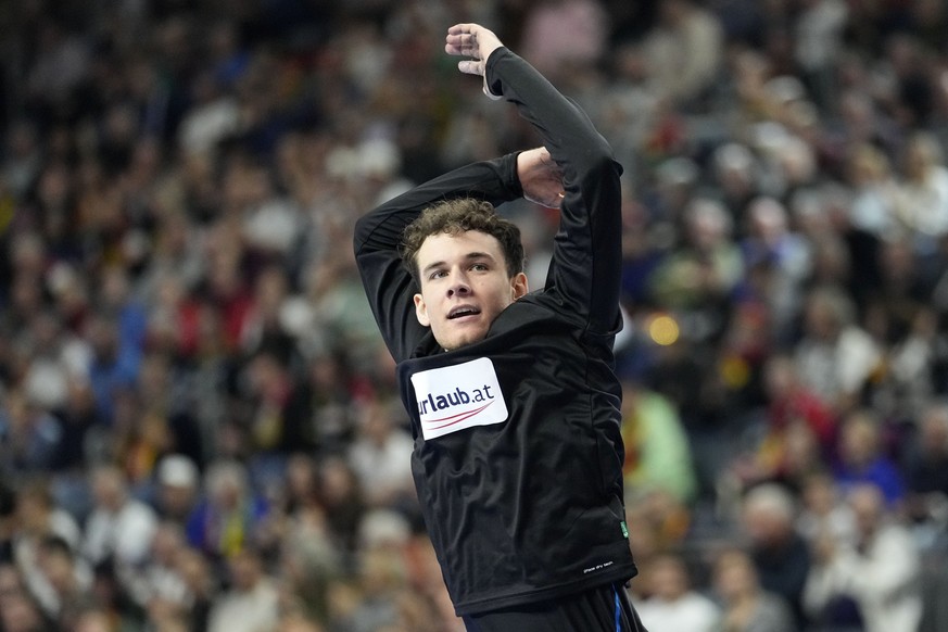 Austria&#039;s goalkeeper Constantin Möstl celebrates during the Handball European Championship main round match between Hungary and Austria in Cologne, Germany, Thursday, Jan. 18, 2024. (AP Photo/Mar ...