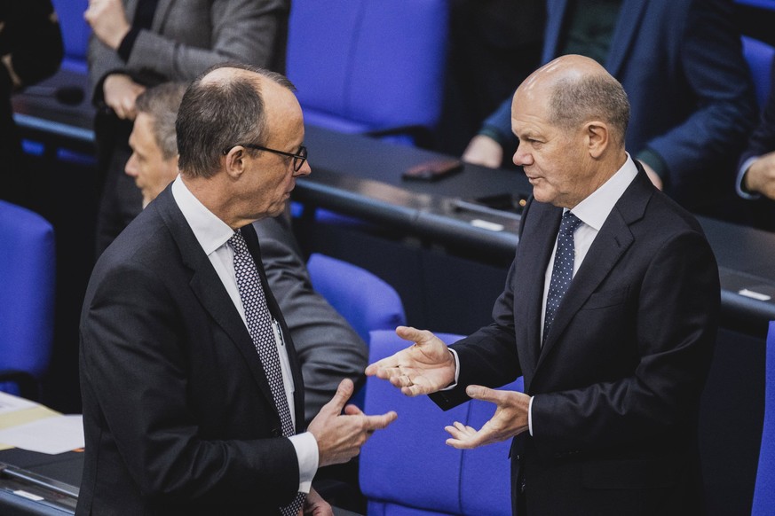 R-L Olaf Scholz SPD, Bundeskanzler, und Friedrich Merz, CDU-Parteivorsitzender, aufgenommen im Rahmen einer Sitzung des Deutschen Bundestages in Berlin, 08.02.2023. Berlin Deutschland *** R L Olaf Sch ...