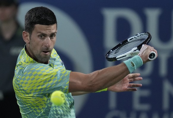 ARCHIV - 28.02.2023, Vereinigte Arabische Emirate, Dubai: Tennis: ATP-Tour - Dubai, Einzel, Herren, 1. Runde, Djokovic (Serbien) - Machac (Tschechien): Novak Djokovic in Aktion. Der Serbe kann nicht b ...