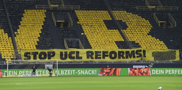 Banner auf der Suedtribuene, Stop UCL Reforms, Feature, Symbolfoto, Randmotiv, Fussball 1. Bundesliga, 29. Spieltag, Borussia Dortmund (DO) - SV Werder Bremen (HB) 4:1, am 18.04.2021 in Dortmund/Deuts ...