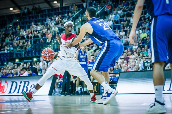 16.09.2018, xkvx, Basketball WM-Qualifikation 2017/2018 , Gruppe L, Deutschland - Israel emspor, v.l. Dennis Schroeder (DFL/DFB REGULATIONS PROHIBIT ANY USE OF PHOTOGRAPHS as IMAGE SEQUENCES and/or QU ...