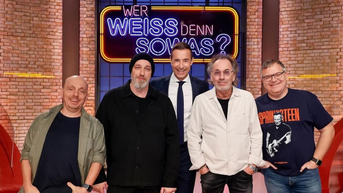 Torsten Sträter (2.v.l.) und Hugo Egon Balder (2.v.r.) traten bei "Wer weiß denn sowas?" an.