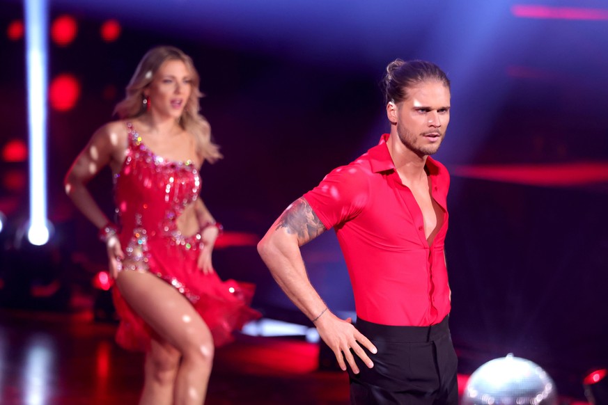 COLOGNE, GERMANY - FEBRUARY 26: Rurik Gislason performs on stage during the pre-show &quot;Wer tanzt mit wem? Die grosse Kennenlernshow&quot; of the television competition &quot;Let&#039;s Dance&quot; ...