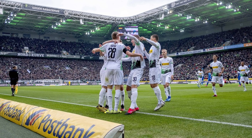 Jubel MG um Torschuetze Matthias GINTER MG,v.l. Matthias GINTER MG, Nico ELVEDI MG, Stefan LAINER MG, Oscar WENDT MG, Lars STINDL MG,Fussball 1. Bundesliga, 23.Spieltag, Borussia Moenchengladbach MG - ...