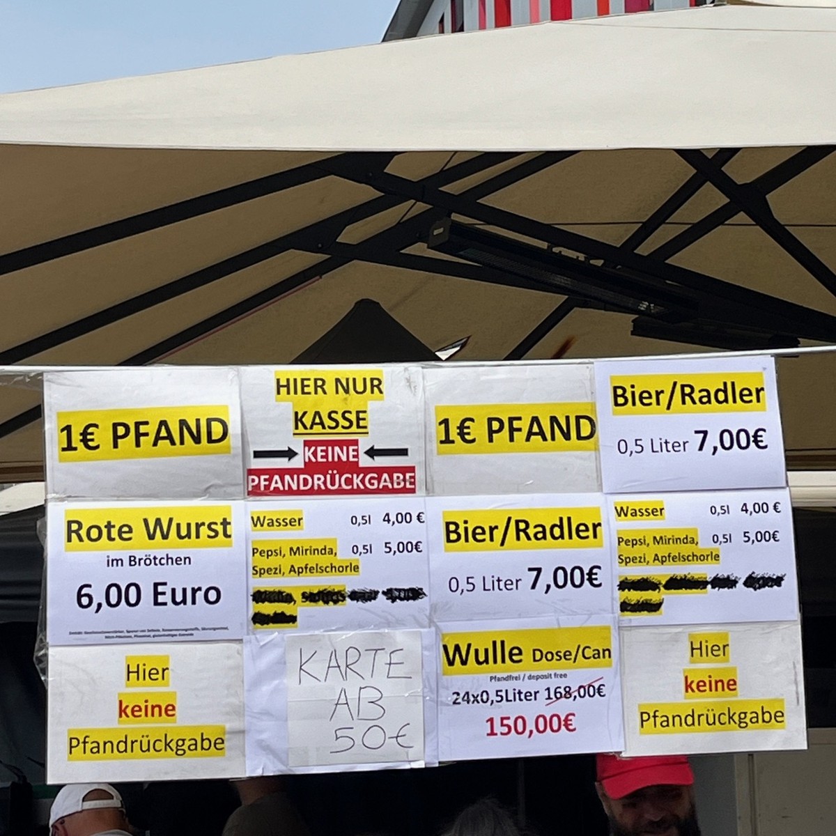 Immerhin Wulle für 150 Euro geht mit Karte. Man muss dankbar sein.