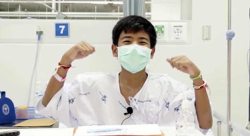 Alle zusammen – die geretteten Jungs in Thailand können Donnerstag die Klinik verlassen