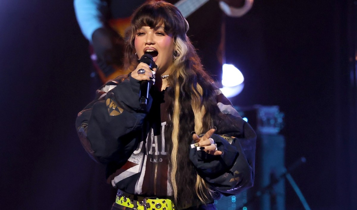 ELMONT, NEW YORK - SEPTEMBER 07: Lola Young performs during the 2025 MTV Video Music Awards at UBS Arena on September 07, 2025 in Elmont, New York. (Photo by Mike Coppola/Getty Images for MTV)