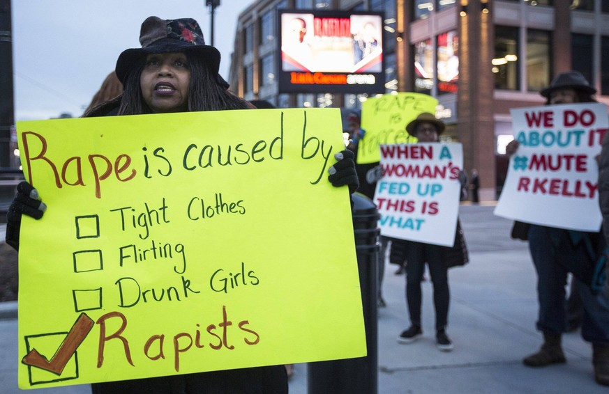 February 21, 2018 - Michigan, U.S. - Lyn Cain of Detroit protests outside of Little Caesars Arena in Detroit before R. Kelly s concert, Wednesday, Feb. 21, 2018. Michigan U.S. PUBLICATIONxINxGERxSUIxA ...