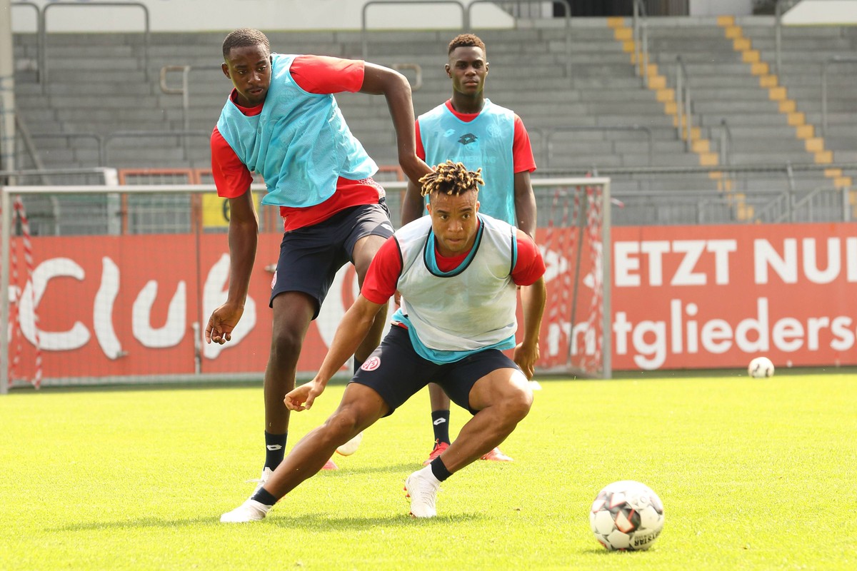 JEAN-PHILIPPE MATETA, PIERRE KUNDE MALONG, MOUSSA NIAKHATE TRAINING MAINZ 05 MAINZ PUBLICATIONxNOTxINxUSA
