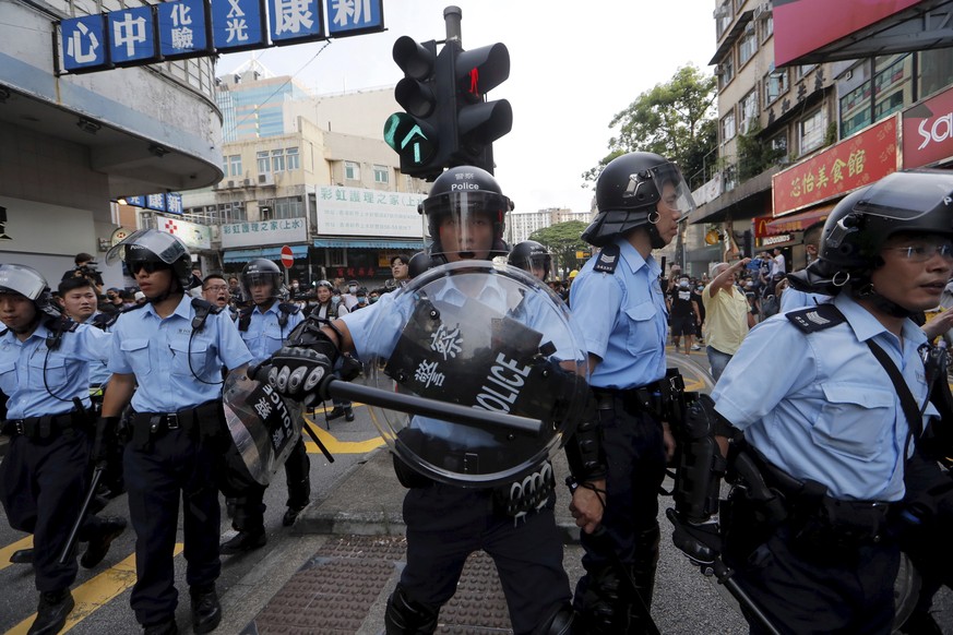 Polizei feuert Tränengas auf Demonstranten in Hongkong - watson