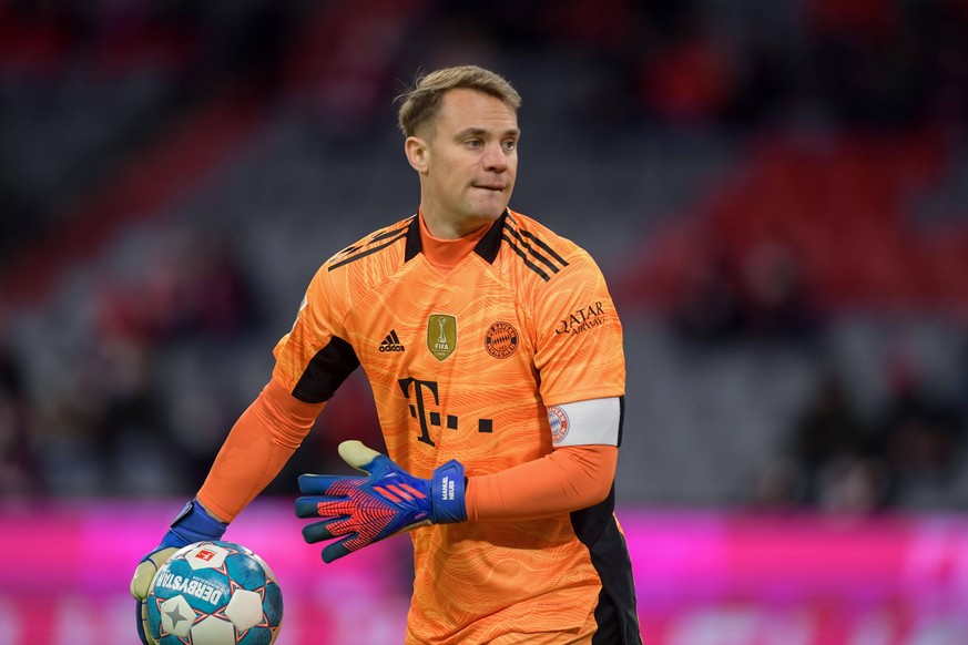 Manuel Neuer kehrte am Donnerstag erstmals mit Fußballschuhen wieder auf den Trainingsplatz zurück.