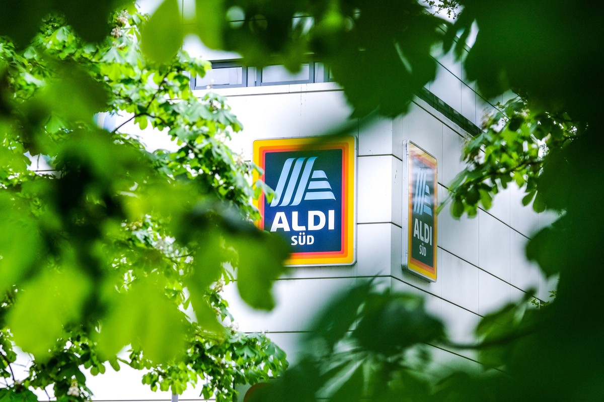 Düsseldorf 08.05.2023 Aldi Süd Lebensmitteldiscounter Supermarkt Düsseldorf Nordrhein-Westfalen Deutschland *** Dusseldorf 08 05 2023 Aldi Süd discount supermarket Dusseldorf North Rhine Westphalia Ge ...