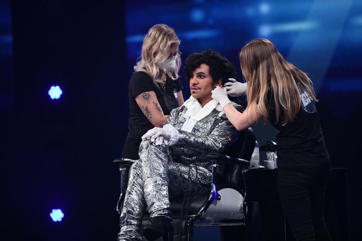 Prince muss die Show verlassen. Jetzt wird seine wahre Identität enthüllt. Unter der Maske verbirgt sich Prince Damien. 
Die Verwendung des sendungsbezogenen Materials ist nur mit dem Hinweis und Verl ...