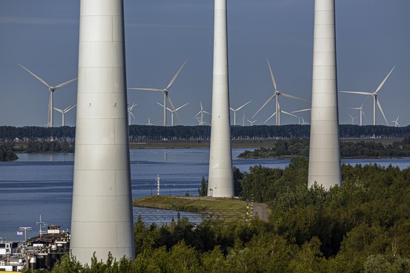 In den Niederlanden wird schon seit Längerem stark auf Windenergie gesetzt (Symbolbild Windpark in Zeeland, Niederlande).