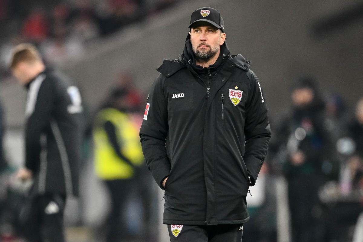 16.03.2025, Baden-Württemberg, Stuttgart: Fußball: Bundesliga, VfB Stuttgart - Bayer Leverkusen, 26. Spieltag, MHPArena. Stuttgarts Trainer Sebastian Hoeneß reagiert im Spiel. Foto: Harry Langer/dpa - ...