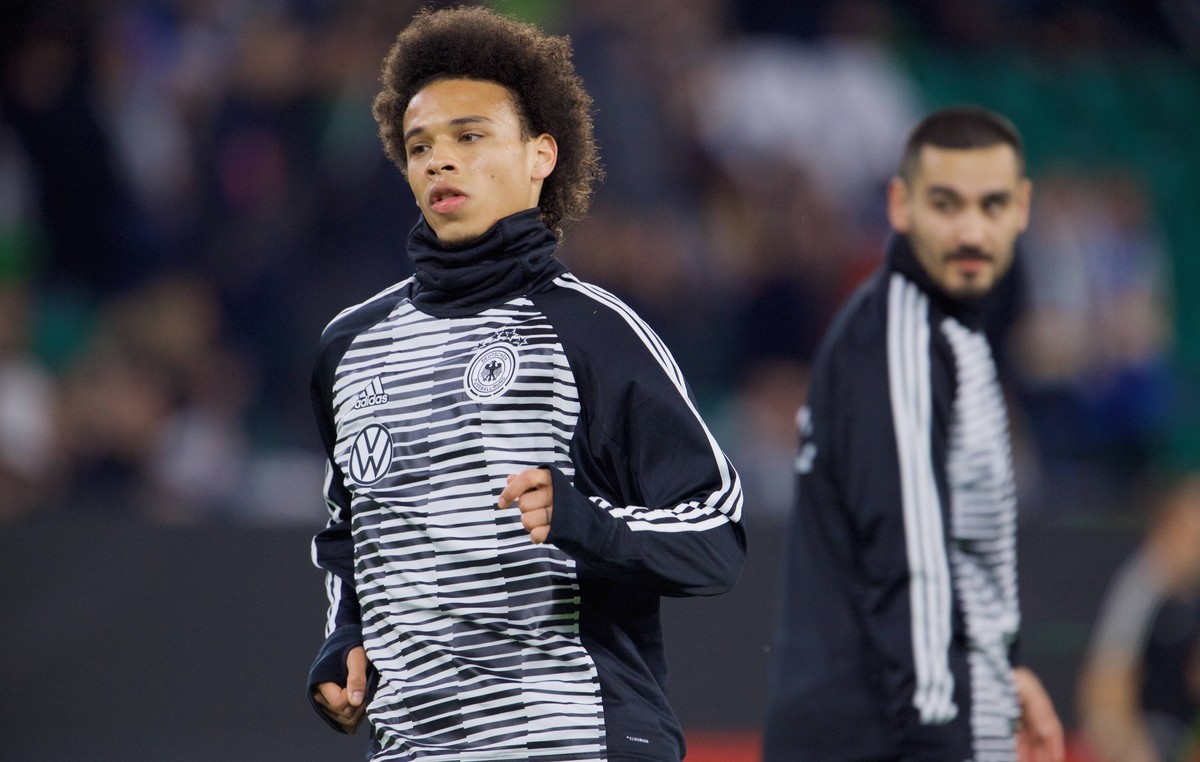 Die beiden Nationalspieler Leroy Sané und Ilkay Gündogan beim Aufwärmen.