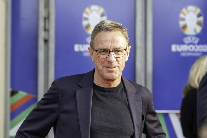 Fussball: EM-Workshop, Europameisterschaft, Treffen der Nationaltrainer am 08.04.2024 im Staendehaus in Duesseldorf. Ralf Rangnick Oesterreich, Nationaltrainer vor dem Eingang. Foto: Kirchner-Media/TH ...