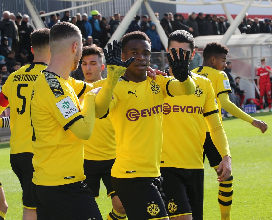 A Junioren, Bundesliga Staffel West, Saison 2019 / 2020, 19. Spieltag, Bayer Leverkusen - Borussia Dortmund, -- Jubelnder Youssoufa Moukoko BVB U 19/ mitte nach seinem Tor zum 1:0, *** A Juniors, Bund ...