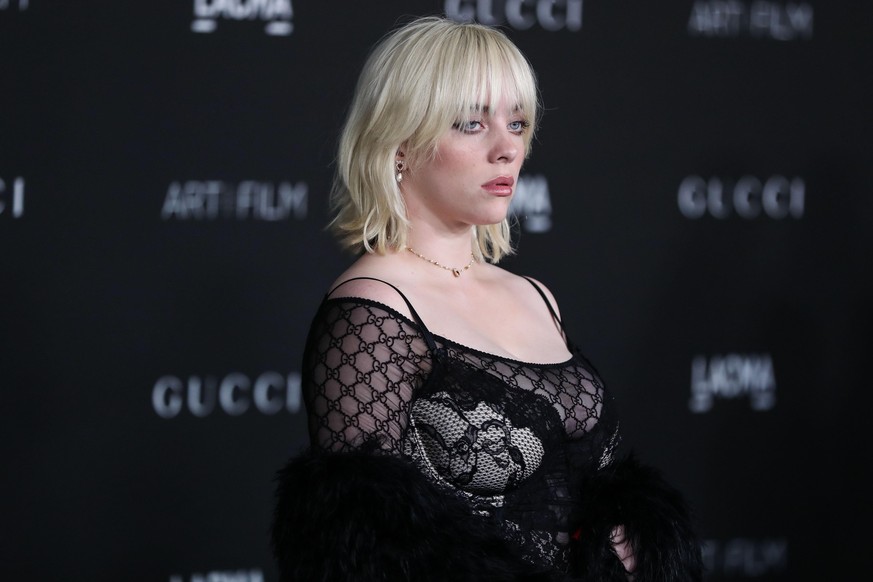 LOS ANGELES, CALIFORNIA, USA - NOVEMBER 06: Singer Billie Eilish wearing a Gucci outfit arrives at the 10th Annual LACMA Art + Film Gala 2021 held at the Los Angeles County Museum of Art on November 6 ...