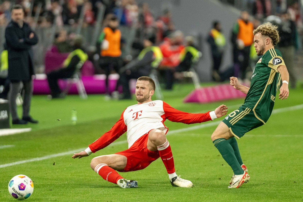 Eric Dier FC Bayern Muenchen, 15, Benedict Hollerbachi 1. FC Union Berlin, 16, GER, FC Bayern Muenchen FCB vs. Union Berlin, Fussball, Bundesliga, 13. Spieltag, Spielzeit 2023/2024, 24.01.2024, DFB/DF ...