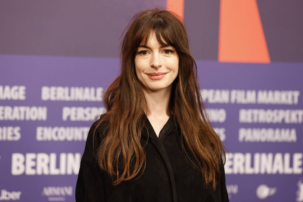 Anne Hathaway bei der Pressekonferenz zum Film She Came To Me im Rahmen der 73. Berlinale International Film Festival am 16.02.2023 in Berlin Berlinale 2023- She Came To Me - Photo Call & PK *** A ...