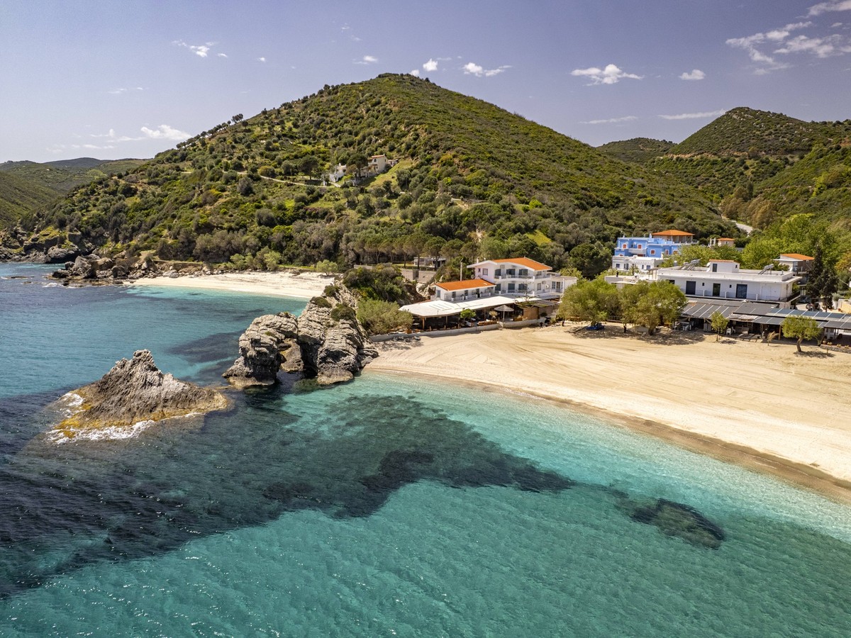 Luftbild Kalamos Beach Der Strand von Kalamos aus der Luft gesehen, Insel Eub