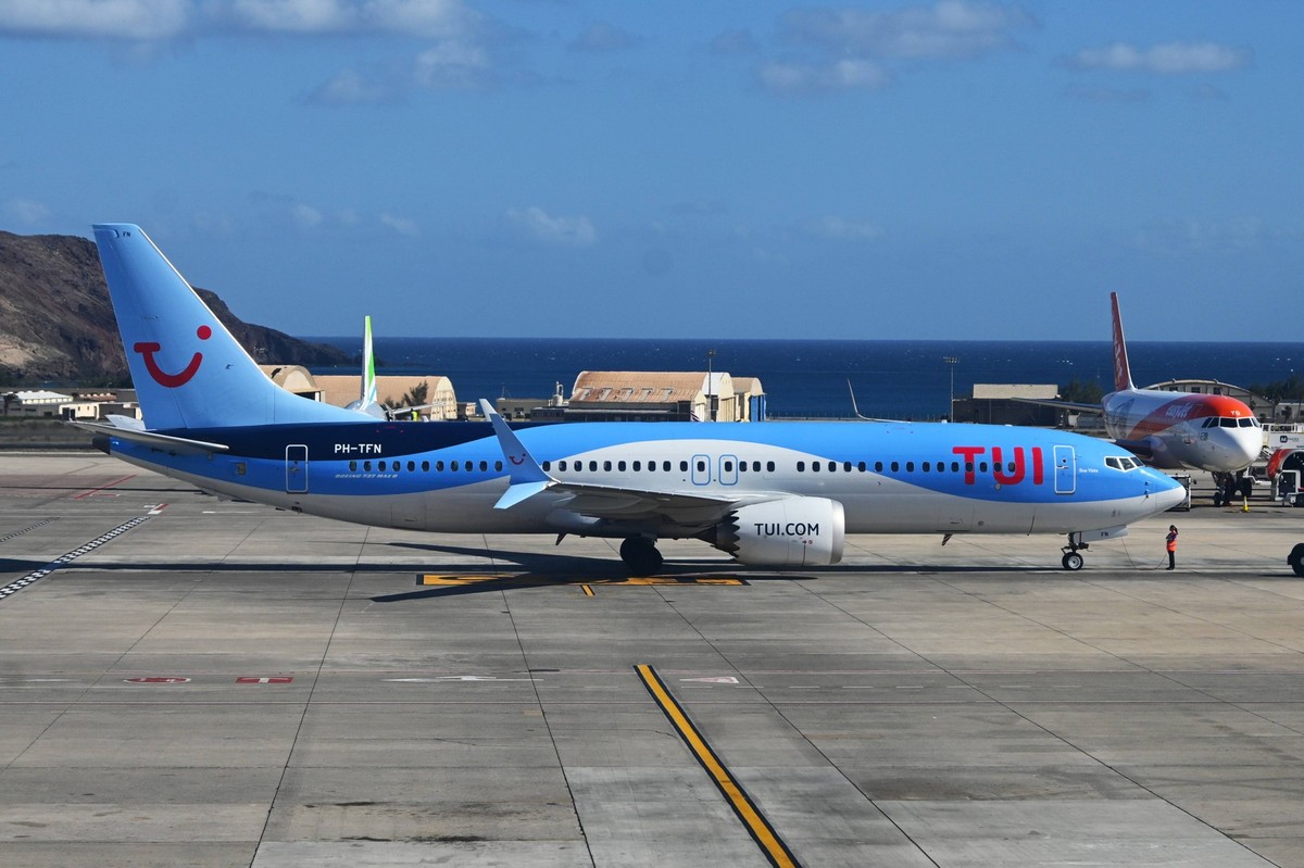 TUI Fly - Airline. Boeing 737 Max 8 am Airport von Gran Canaria, Kanarische Insel, Spanien *** TUI Fly Airline Boeing 737 Max 8 at the airport of Gran Canaria, Canary Island, Spain