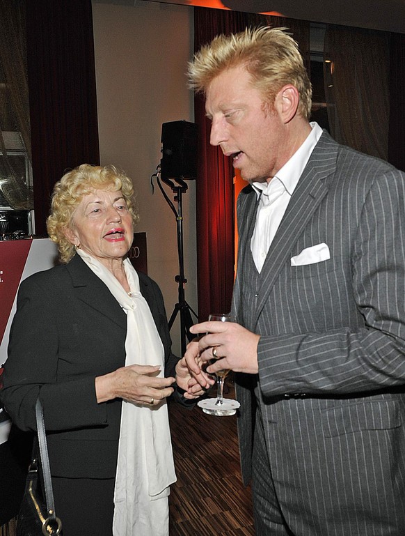 Der ehemalige Tennis-Spieler Boris Becker und seine Mutter Elvira aufgenommen am Freitag (24.09.2010) in München (Oberbayern) während der &quot;United People Charity Night 2010&quot;, die zu Gunsten v ...