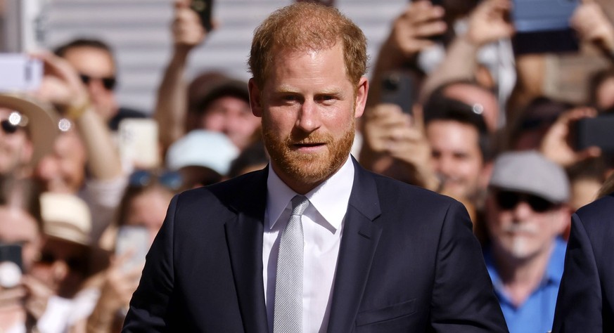 Prinz Harry, Duke of Sussex, bei seinem Besuch anlässlich der Invictus Games Düsseldorf 2023 vor dem Rathaus Düsseldorf. Düsseldorf, 09.09.2023 NRW Deutschland *** Prince Harry, Duke of Sussex, during ...