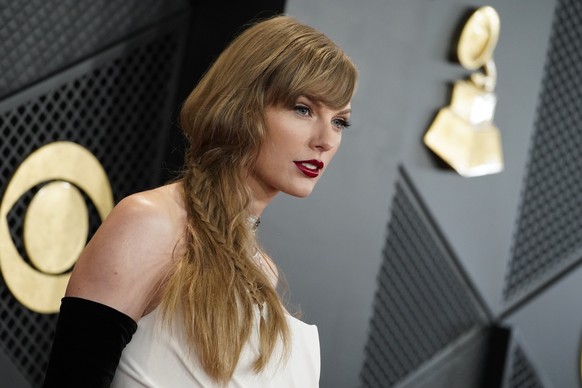 FILE - Taylor Swift arrives at the 66th annual Grammy Awards on Feb. 4, 2024, in Los Angeles. A photographer told police he was punched in the face by Taylor Swift’s father on the Sydney waterfront on ...
