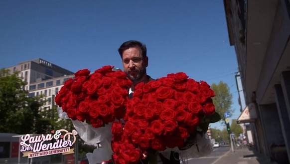 Die roten Rosen durften beim Antrag natürlich nicht fehlen.