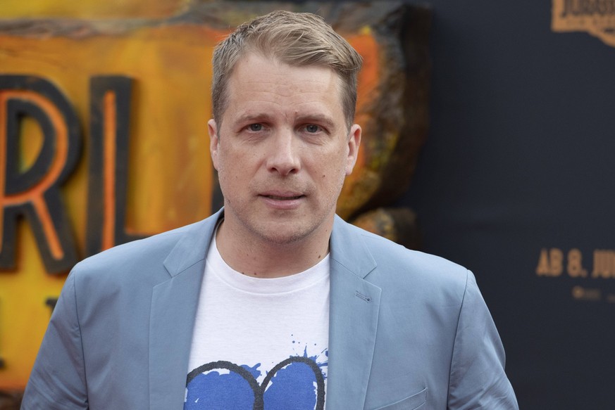 Oliver POCHER, Moderator, Roter Teppich, Red Carpet Show, Ankunft, arrival, Filmpremiere JURASSIC WORLD - EIN NEUES ZEITALTER am 30.05.2022 in Koeln, *** Oliver POCHER, presenter, red carpet, red carp ...