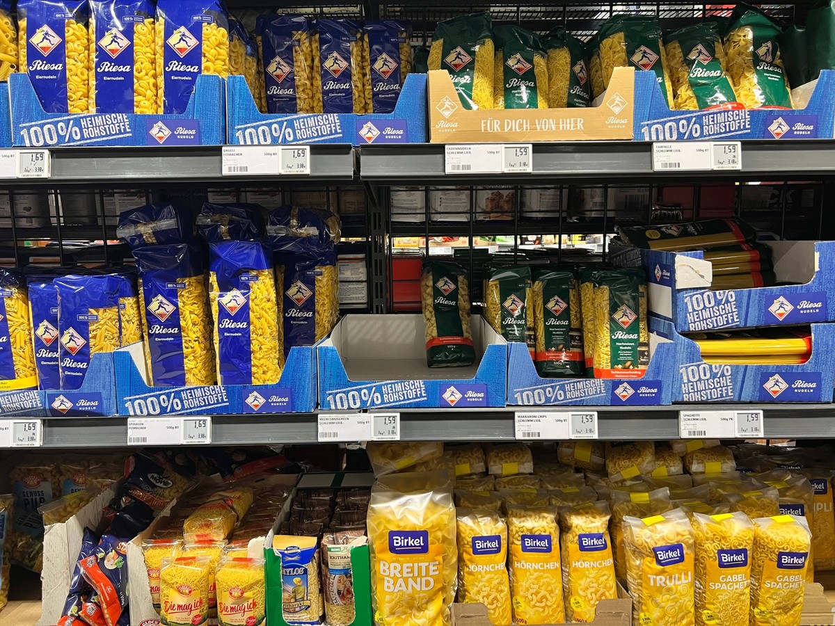 Nudeln im Supermarkt *** Supermarket pasta Copyright: xmix1x