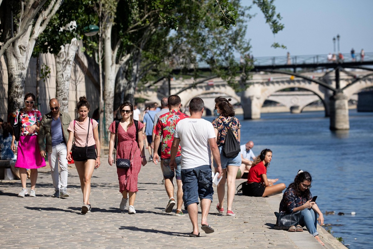People sit and walk on the banks of the Seine river following the nationwide lockdown put into place on March 17, to stop the spread of the novel corona virus COVID-19 pandemic, in Paris on May 30, 20 ...