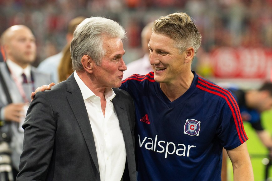 28.08.2018, xkvx, Fussball Testspiel, FC Bayern Muenchen - Chicago Fire emspor, v.l. Jupp Heynckes, Bastian Schweinsteiger (Chicago Fire) (DFL/DFB REGULATIONS PROHIBIT ANY USE OF PHOTOGRAPHS as IMAGE  ...