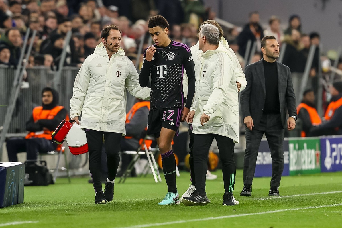 Germany, Muenchen, 08.11.2023, Allianz Arena, FC Bayern Muenchen vs Galatasaray - UEFA Champions League 2023/2024 - Group A, Jamal Musiala FC Bayern Muenchen looks on Munich Allianz Arena Germany ***  ...