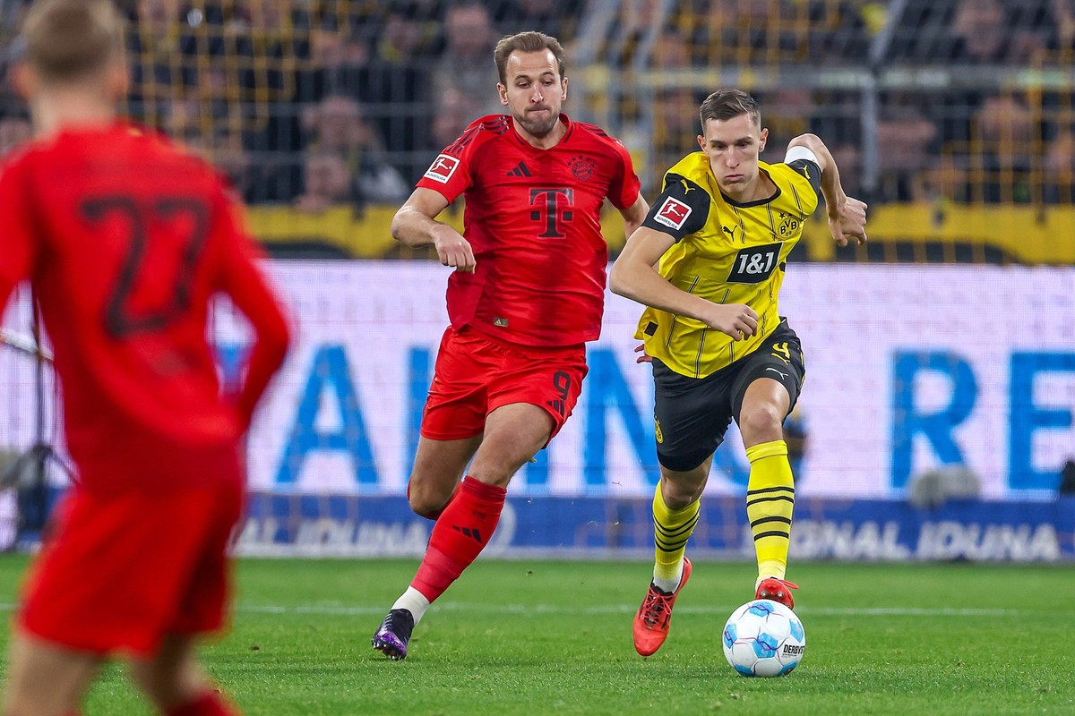 30.11.2024, Borussia Dortmund - FC Bayern M�nchen, 1. Fu�ball Bundesliga, 12. Spieltag, Signal Iduna Park, Saison 2024 2025: Harry Kane Bayern 9 gegen Nico Schlotterbeck BVB 4 Zweikampf DFB regulation ...