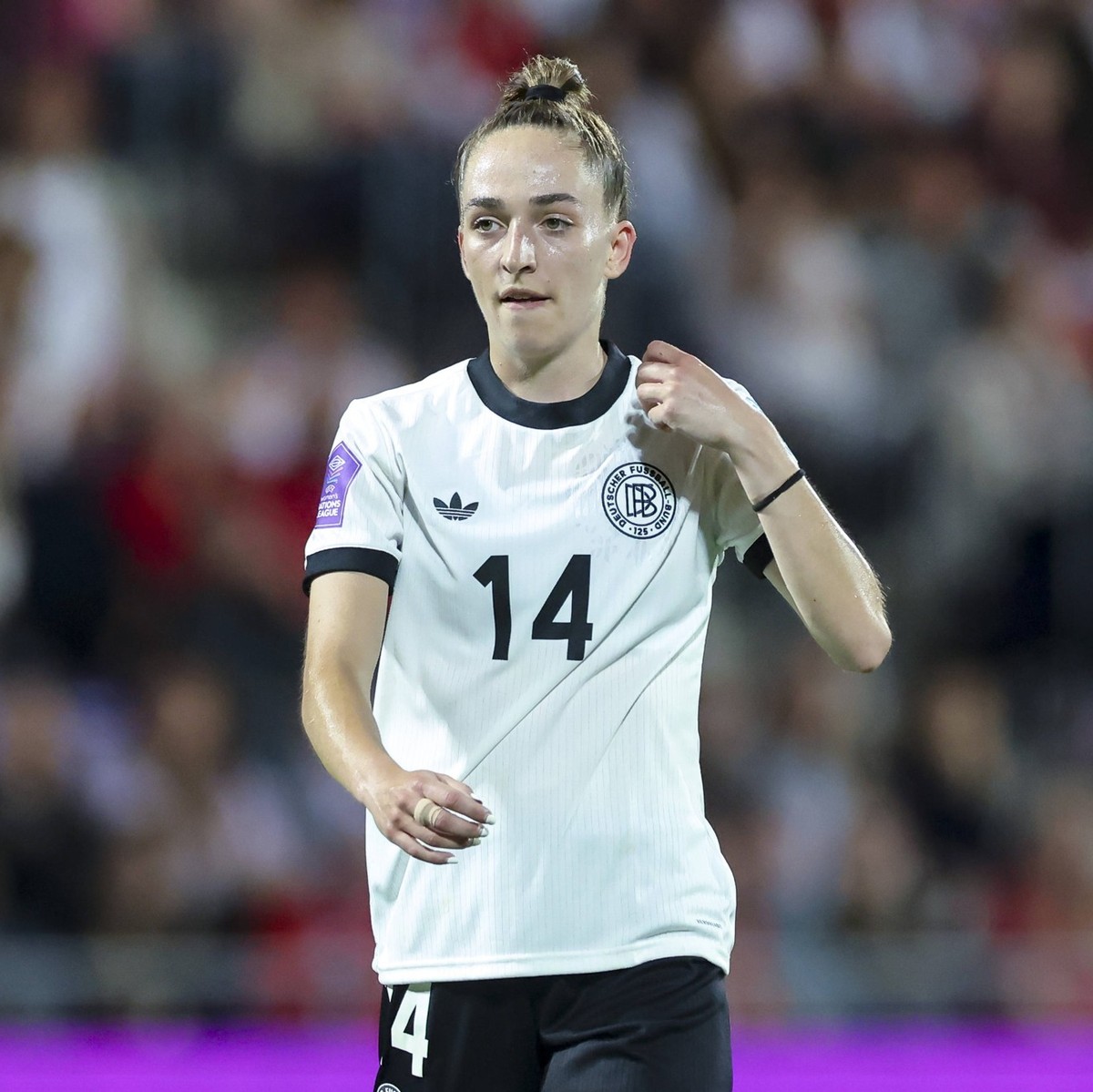 Sophia Kleinherne Germany schaut, UEFA Women s Nations League 2024/25 Grp A1 MD6, Austria and Germany, Viola Park am 03. June 2025 in Wien, Oesterreich. Foto von Marco Steinbrenner/DeFodi Images Sophi ...