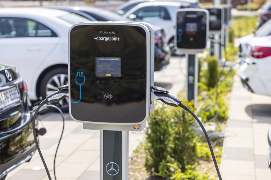 Elektrotankstelle von Mercedes. // 24.04.2021: Europa, Deutschland, Baden-W