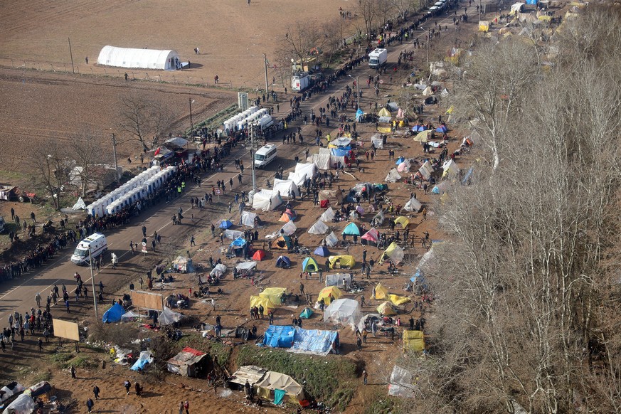 200305 -- ISTANBUL, March 5, 2020 Xinhua -- Immigrants and their tents are seen along the border zone with Greece in the province of Edirne, Turkey, on March 5, 2020. Turkey is deploying 1,000 special ...