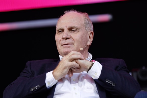 Uli Hoeneß war von 1979 bis 2009 Manager des FC Bayern, danach war er bis 2014 Präsident, ehe er eine Freiheitsstrafe wegen Steuerhinterziehung antrat und von 2016 bis 2019 erneut Bayern-Präsident wur ...