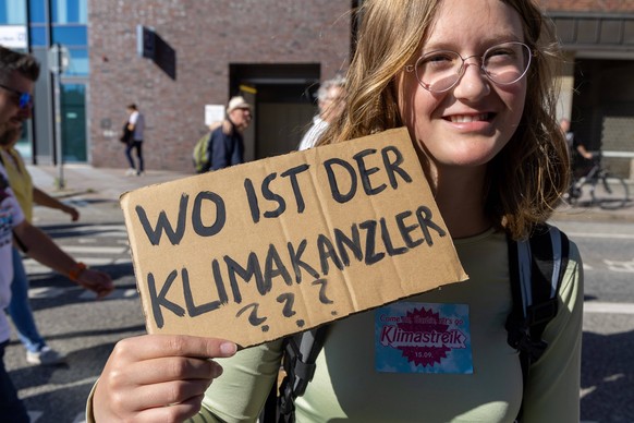 Globaler Klimastreiktag von Fridays for Future in Hamburg 15.09.2023, EU, DEU, Deutschland, Hamburg, Hamburg: am Aufruf zum Globalen Klimastreik bzw. Demonstration von Fridays for Future in der Hambur ...