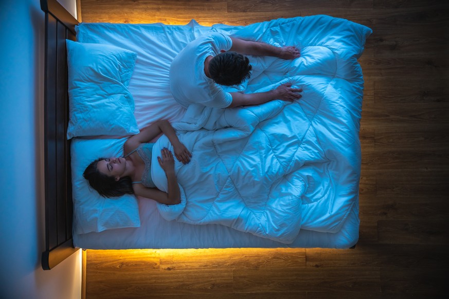 Wenn der Partner im Bett auf einmal Abstand braucht. (Symbolbild)