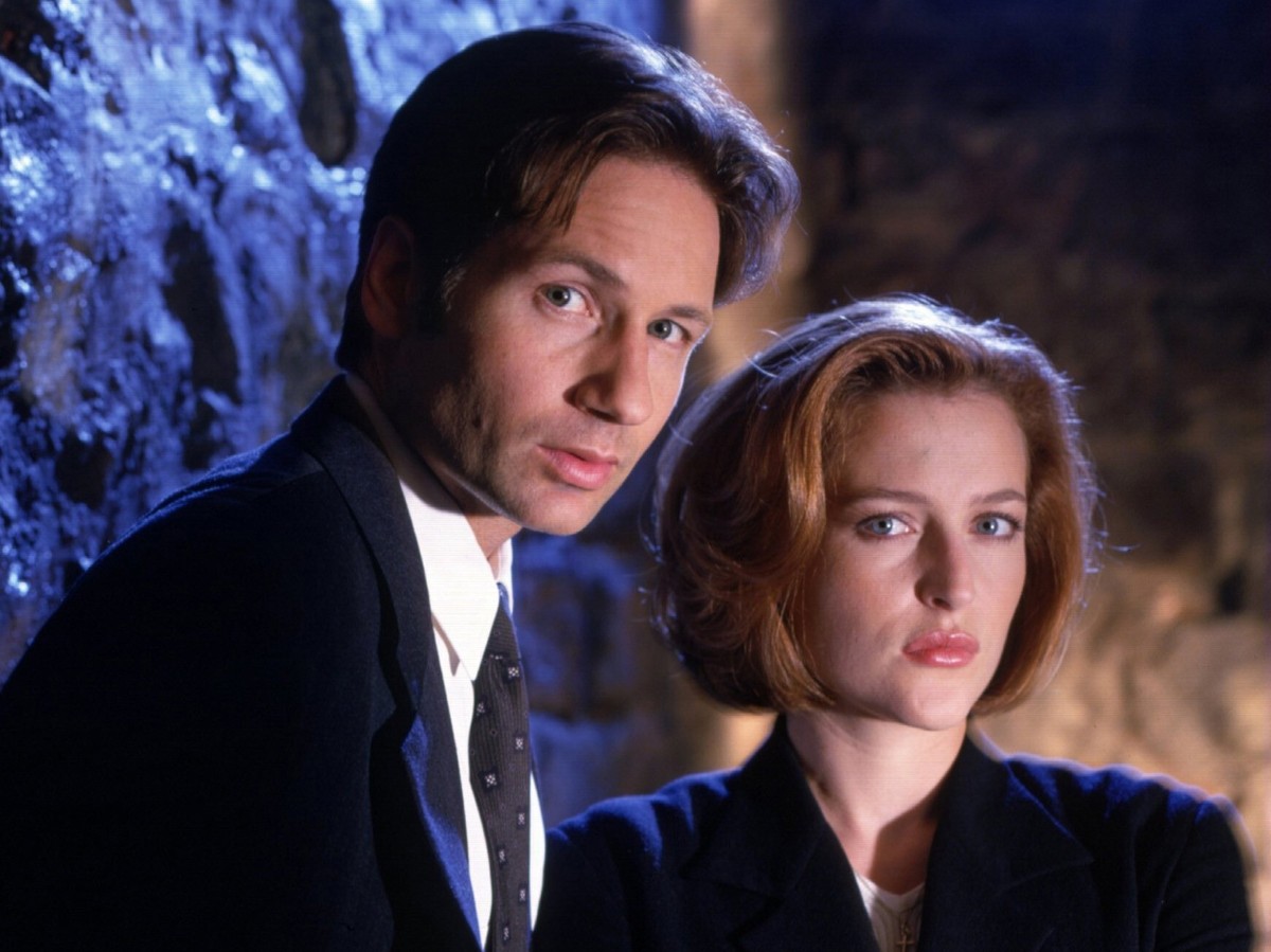 David Duchovny &amp; Gillian Anderson Characters: Fox Mulder, Dana Scully Television: The X Files TV-Serie Usa/Can 1993-2002, 10 September 1993 PUBLICATIONxINxGERxSUIxAUTxONLY Copyright: MaryxEvansxAF ...