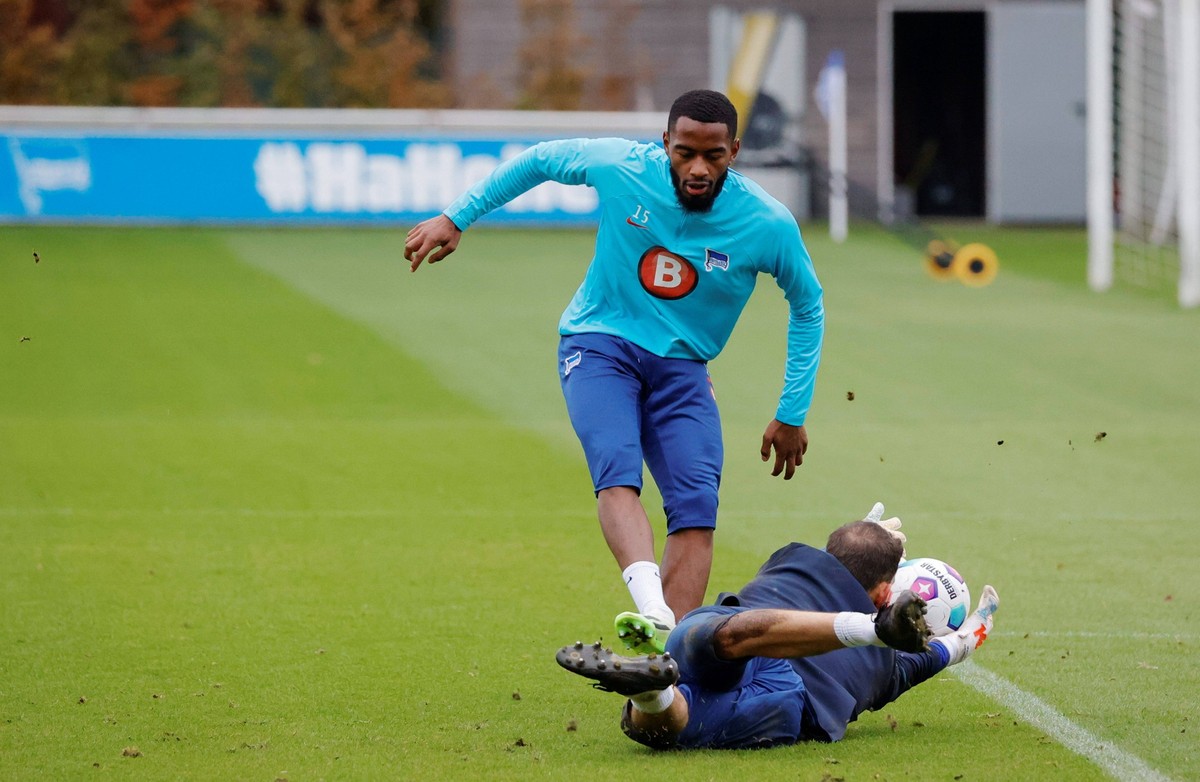 Deutschland, Berlin, Sportpark, GER, 2.FBL, Hertha BSC, Saison 2023/24, Training, Foto:Myziane Maolida, Torh�ter Marius Gersbeck *** Germany, Berlin, Sportpark, GER, 2 FBL, Hertha BSC, season 2023 24, ...